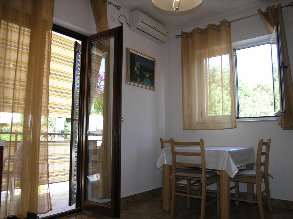 Apartments Rubinic Jelsa  Pokoj fotografie